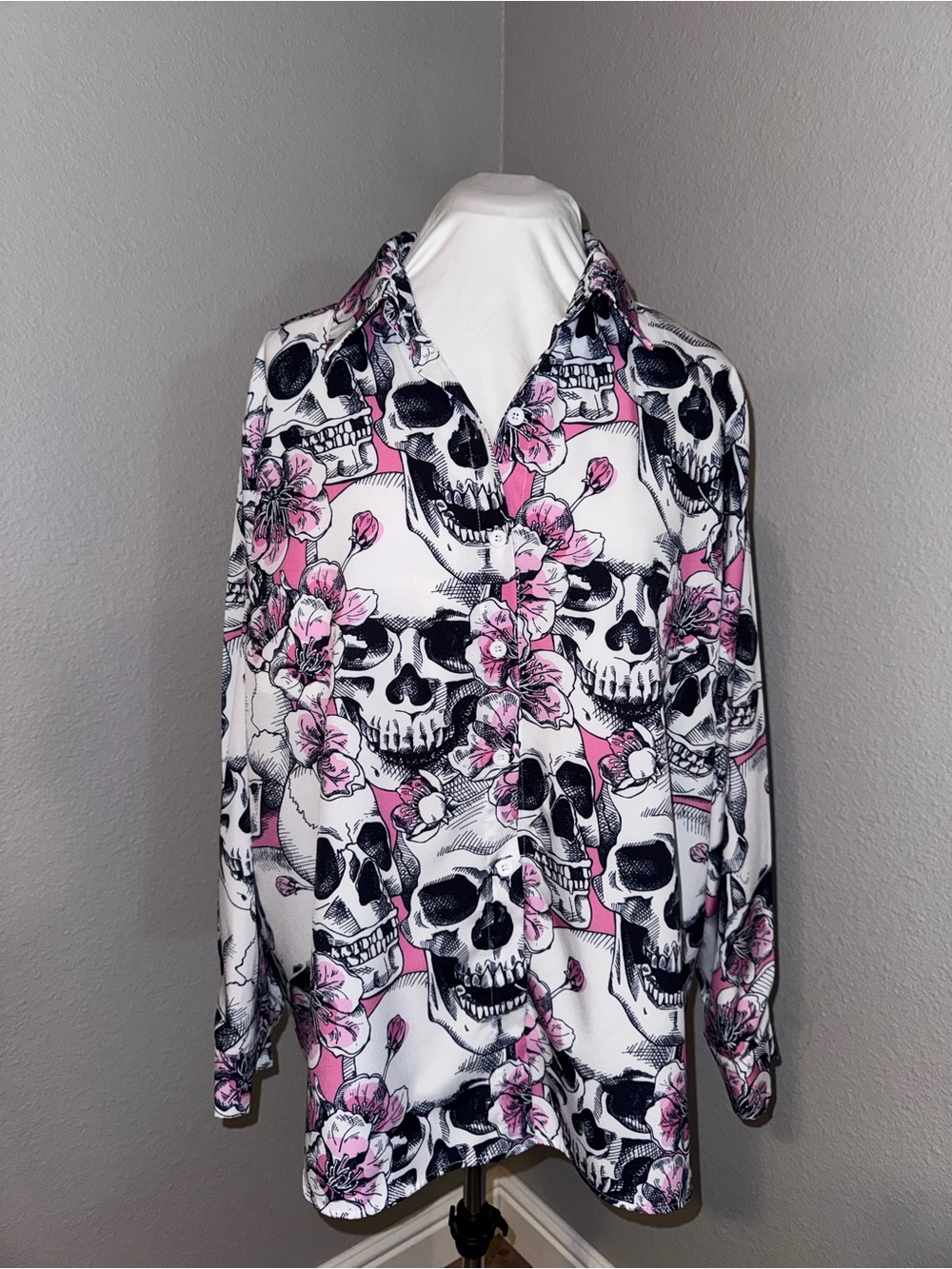Skull & Pink Floral  Shirt 2xl oversized,Goth, Alternative, Y2K, Emo,Whimsiegoth